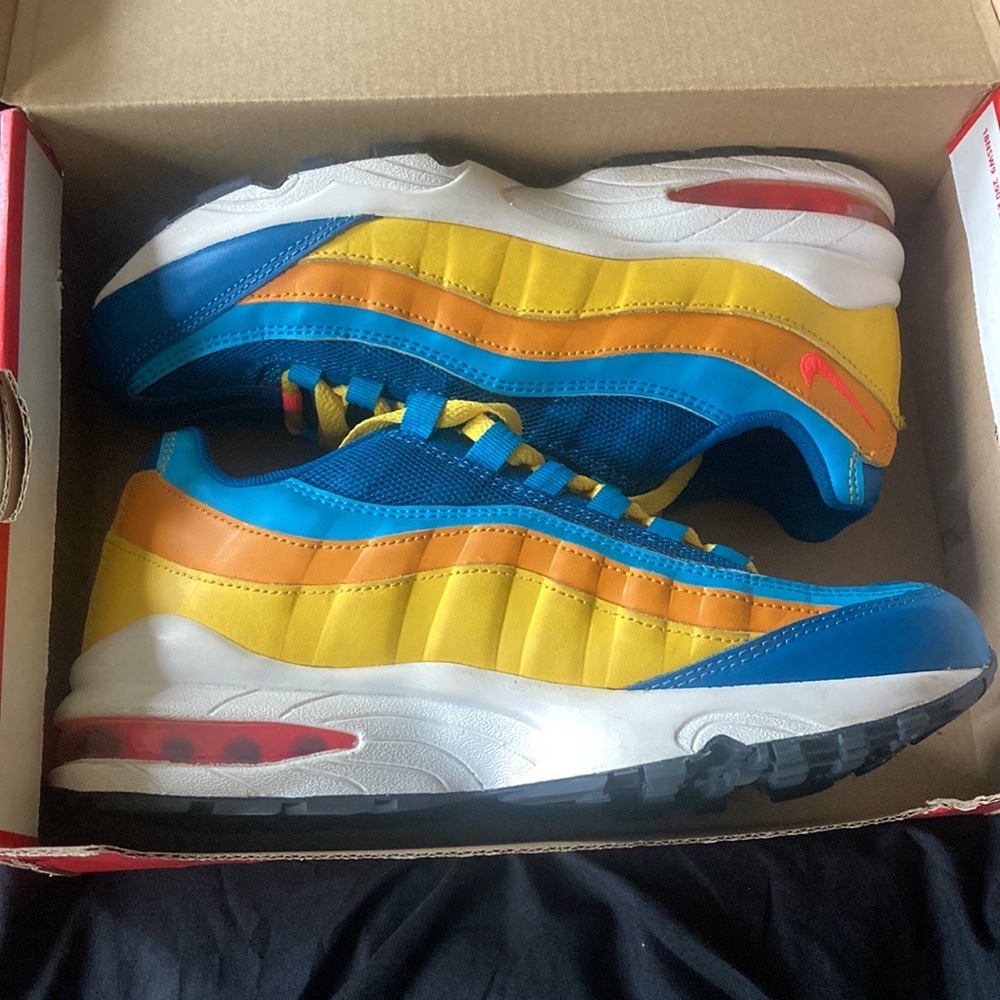Nike Air Max 95 big kids size 7 in really good condition